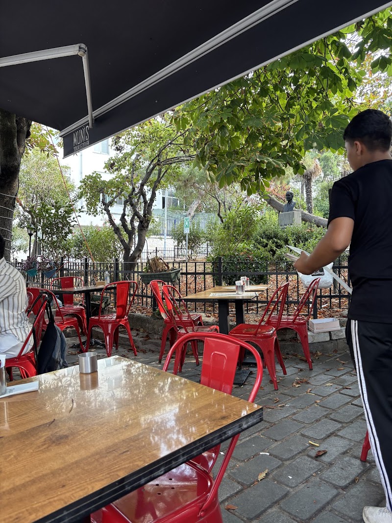 Munis Sokak Lezzetleri - Adalar Restoran