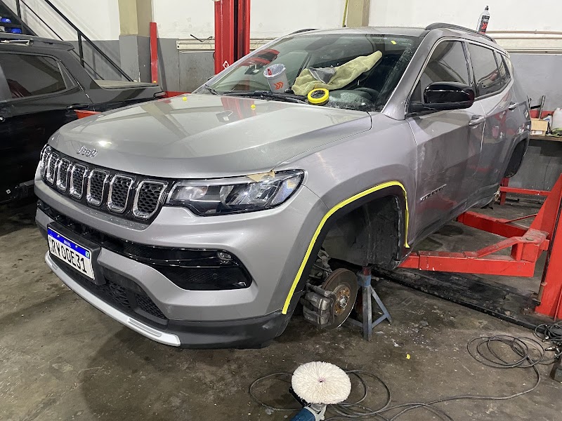 Foto de *ESTUDIO CAR DESIGN* Pintura Automotiva Premium, Estética geral, Revisão Mecânica Geral.
