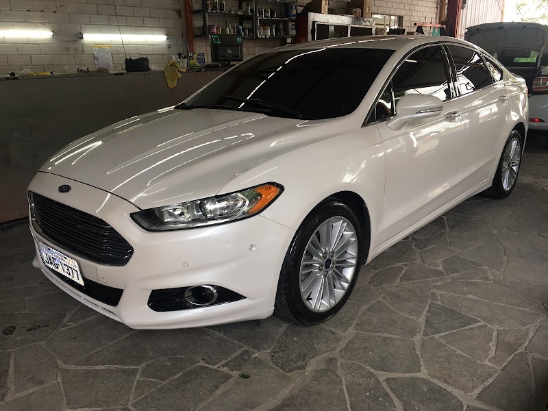 Foto de *ESTUDIO CAR DESIGN* Pintura Automotiva Premium, Estética geral, Revisão Mecânica Geral.