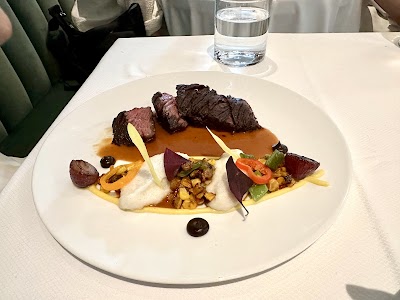 Café Boulud at Maison BARNES photo 3