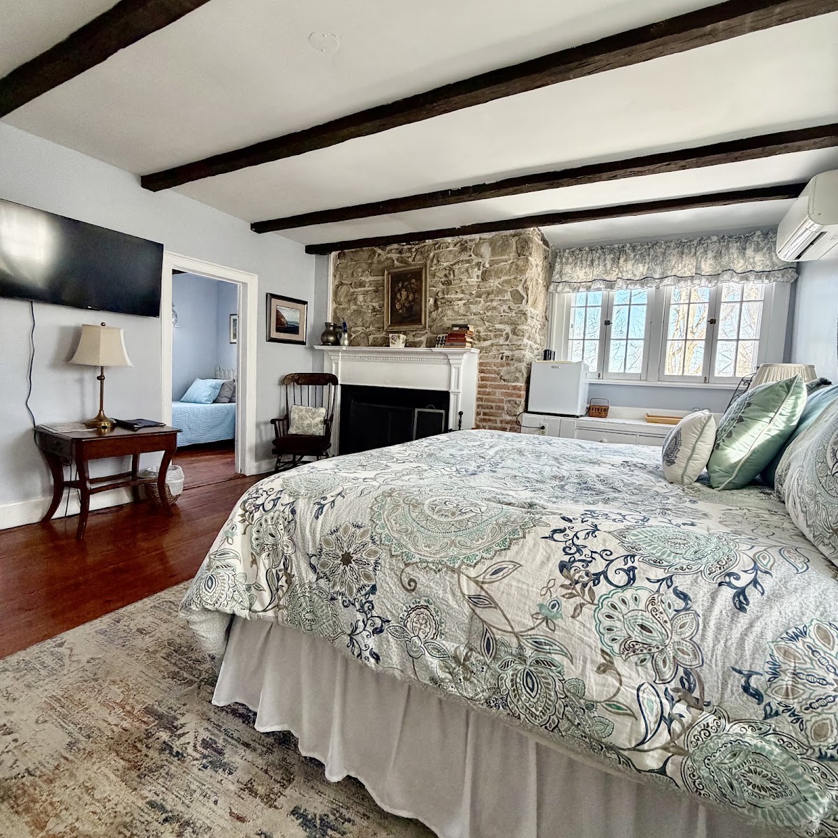 Cromwell Manor Inn