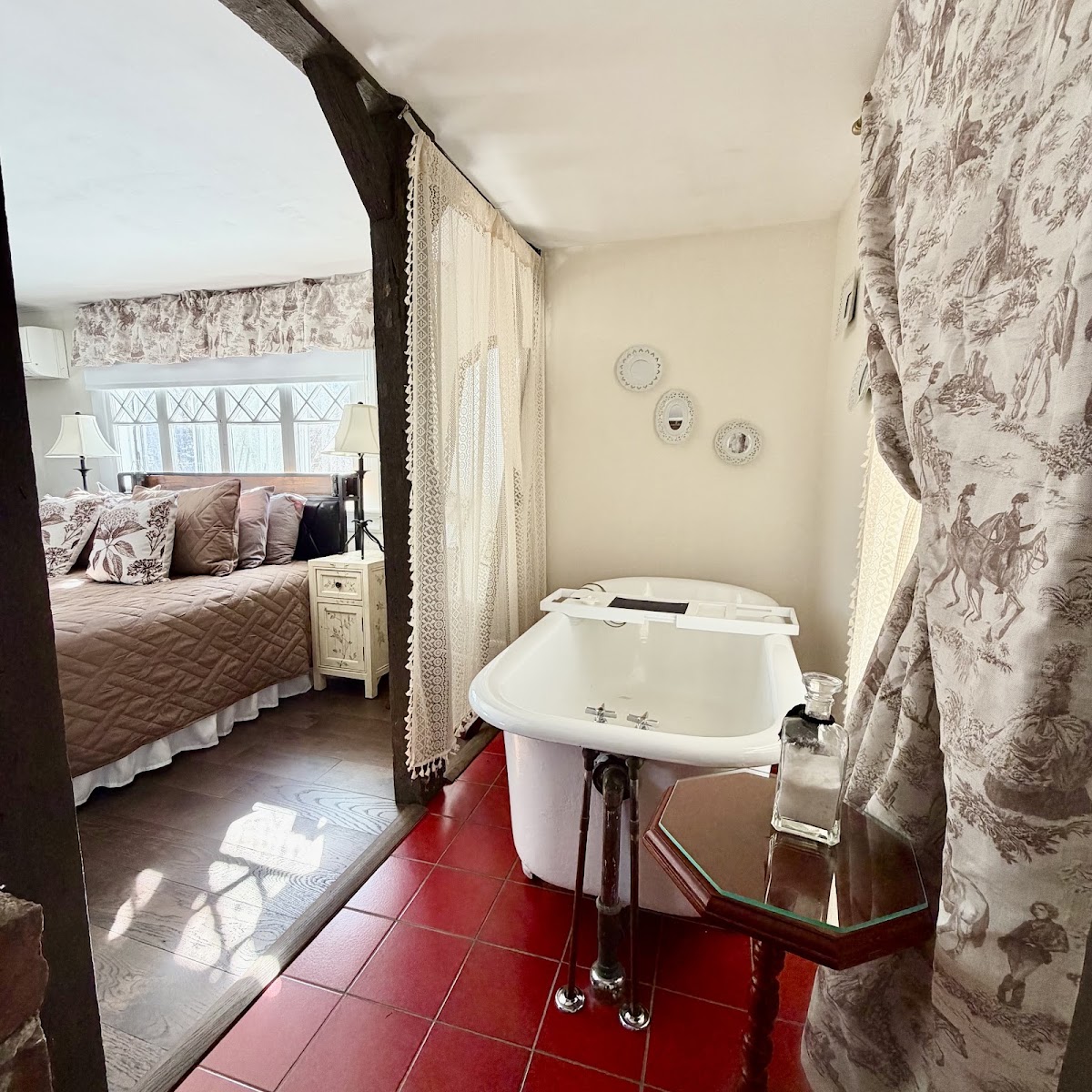 Cromwell Manor Inn
