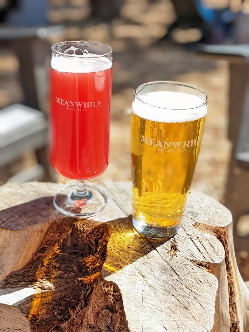 Meanwhile Brewing interior