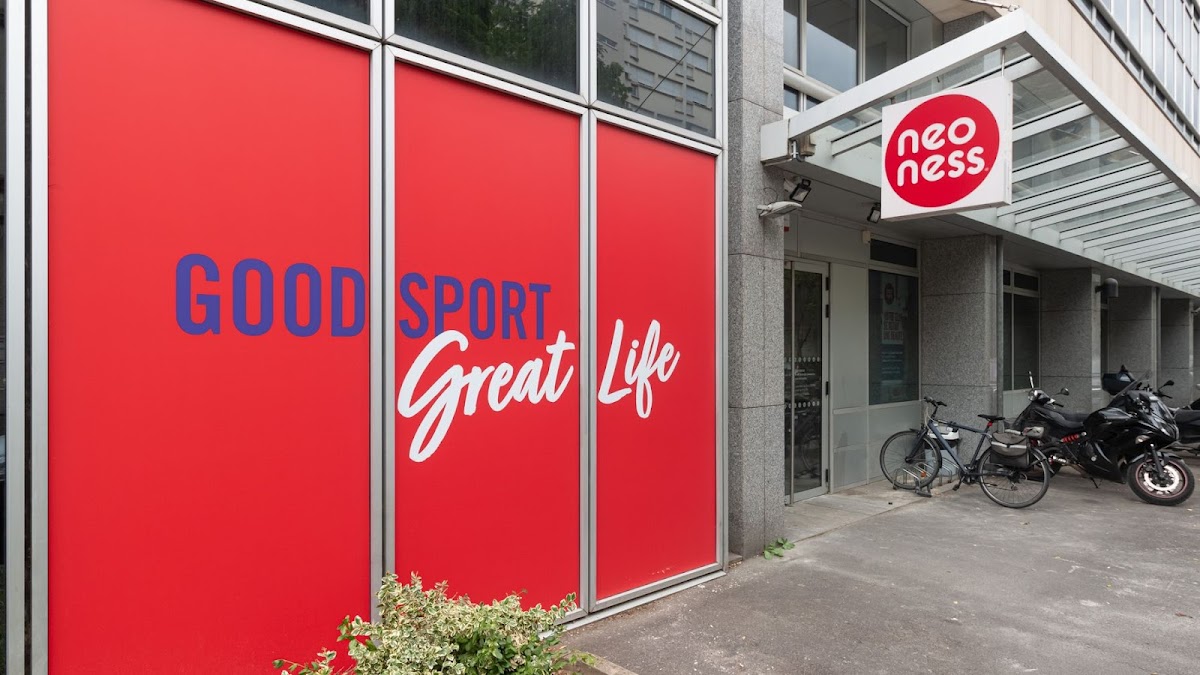 Neoness Paris 17 Batignolles-Place De Clichy, vue extérieure