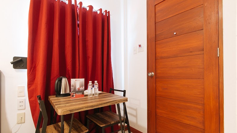 RedDoorz near Mercado del Lago