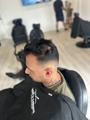 Men’s corner barbershop photo 2