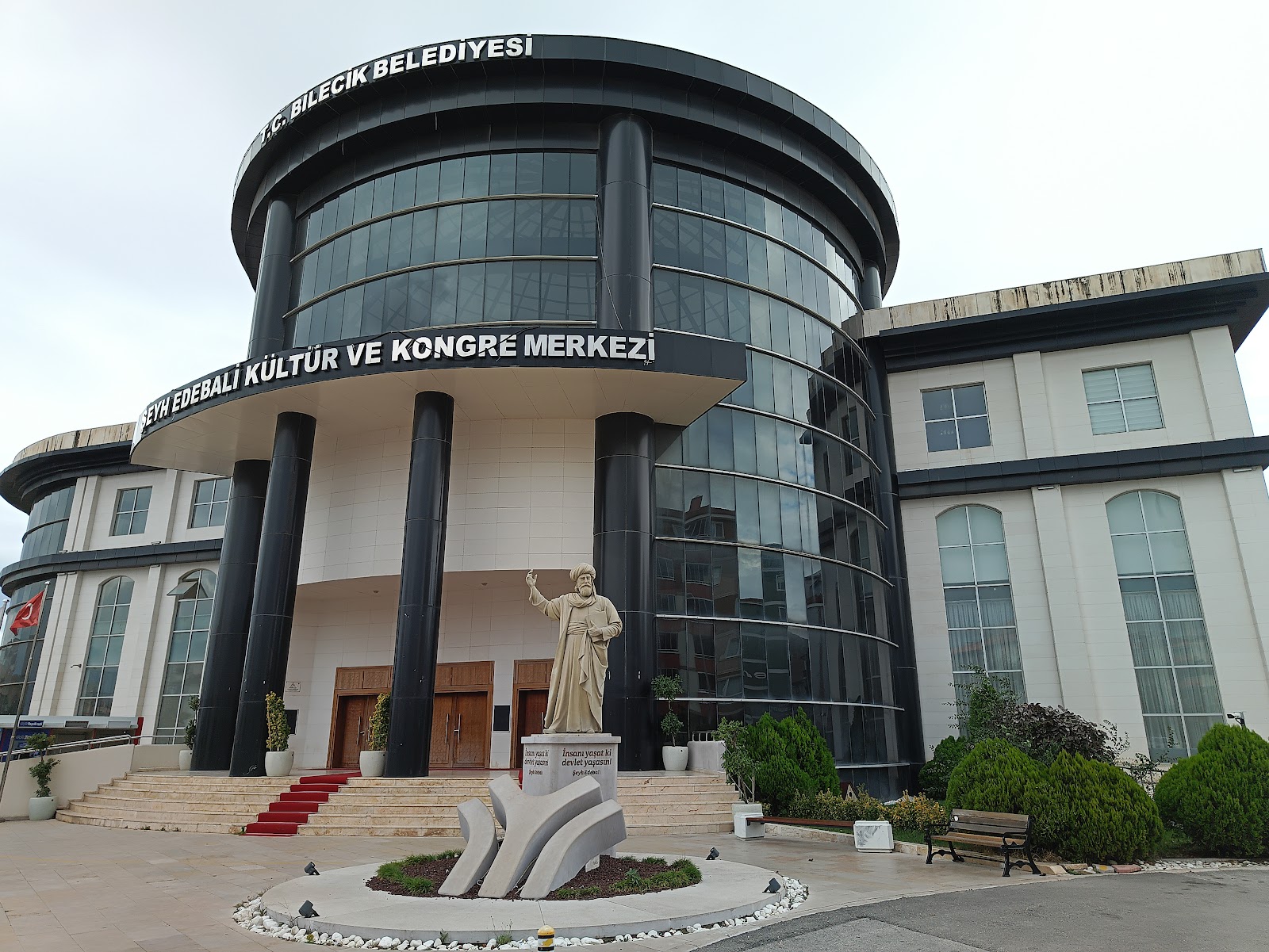 Şeyh Edebali Kultur Ve Kongre Merkezi mekanı