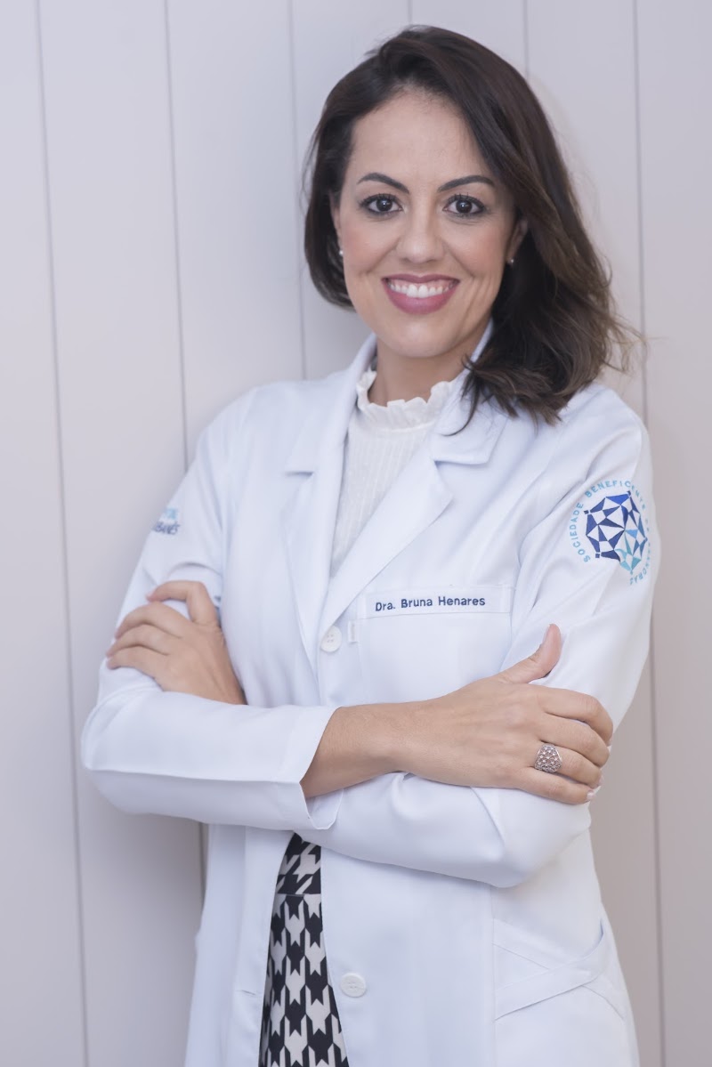Dra. Bruna Henares