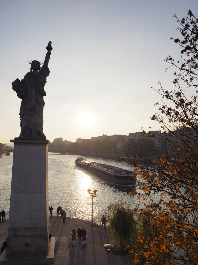 Port de Grenelle (near Eiffel Tower)