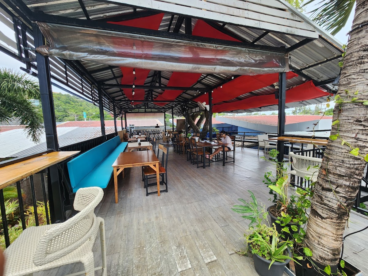 Floating Lotus Indian Restobar - Photo 2