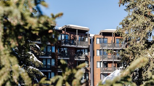 Lake Hôtel Courchevel 1850 by HappyCulture