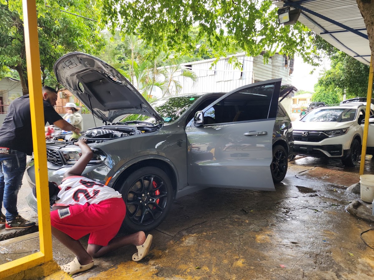 Yova Car Wash - Imagen 1