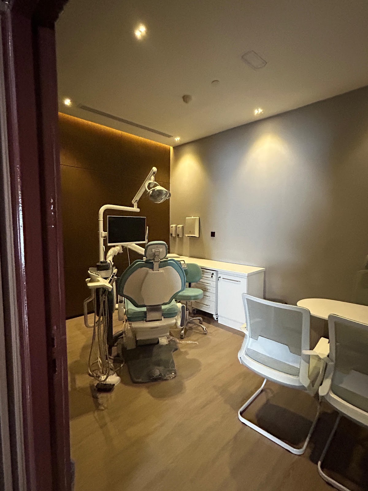 SwissMed Clinic - Skin & Dental Care Dubai 2