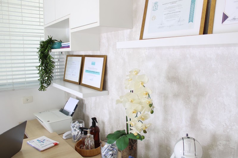 Dra. Ana Carolina Diniz T. Balzani - Cirurgiã-dentista - foto 2