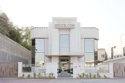 MedicBloom Clinic logo