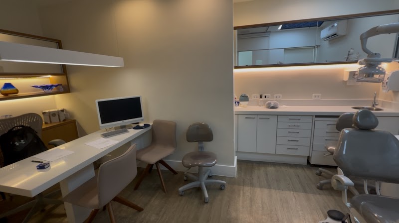 Dr. Emerson Vivas Dentista no Flamengo | Facetas e Lentes em Resina | Odontologia Estética - foto 4