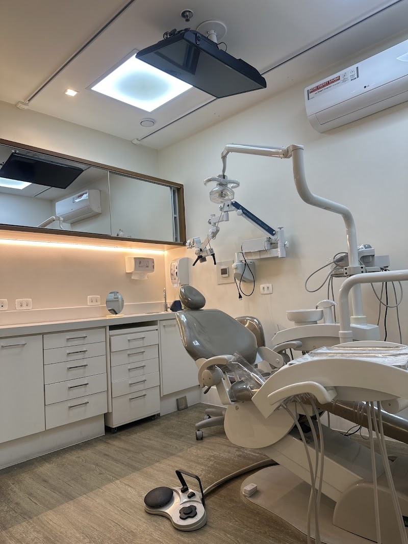 Dr. Emerson Vivas Dentista no Flamengo | Facetas e Lentes em Resina | Odontologia Estética - foto 3