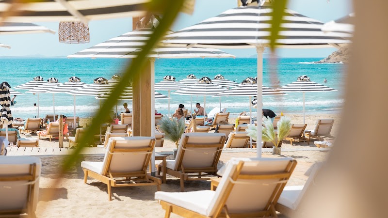 Naxaki Beach Lounge Bar & Restaurant