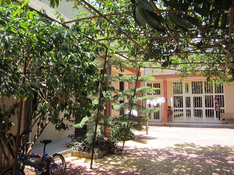 Manuhie Backpackers Lodge photo 3