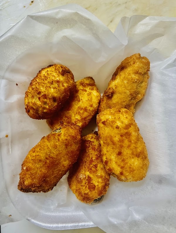 Photo by Louisville Pizza King