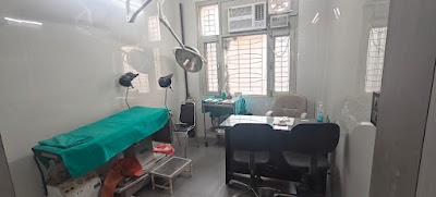Lady Doctor – Dr. Ruchi Gupta For Piles /Fissure / Pinodial Sinus in Rohini