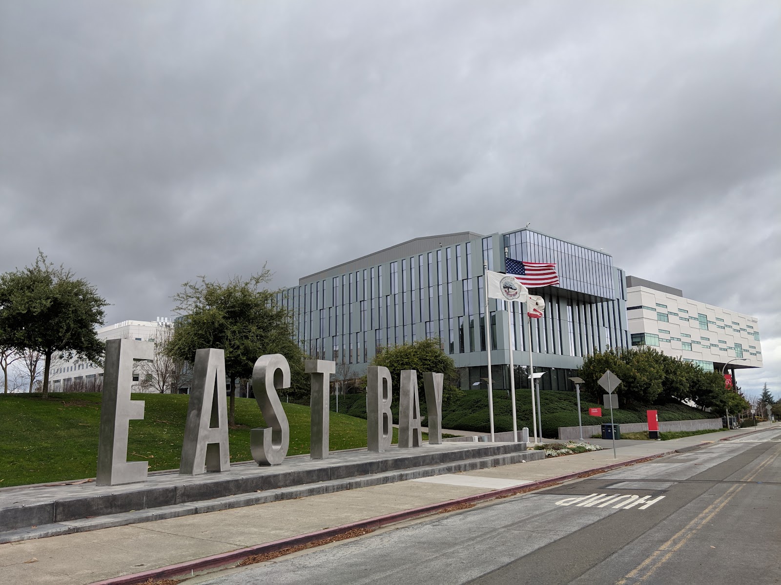 カリフォルニア州立大学イーストベイ校（California State University-East Bay）（Hayward、カリフォルニア州）