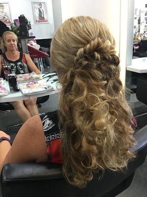 Frangipani Hair Caloundra photo 3