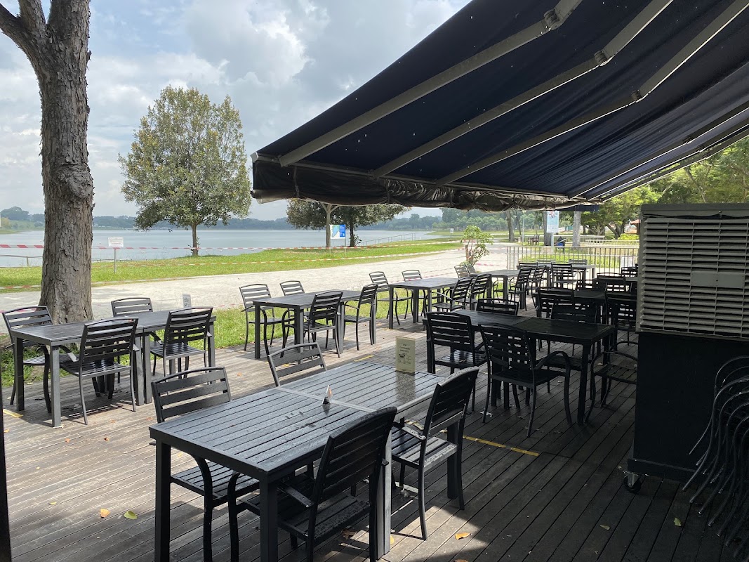 Wawawa Bistro by the Reservoir (Bedok Reservoir Park)