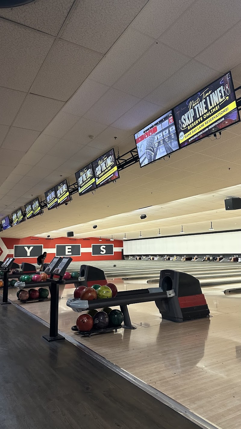 Bowlero River Grove photo 4