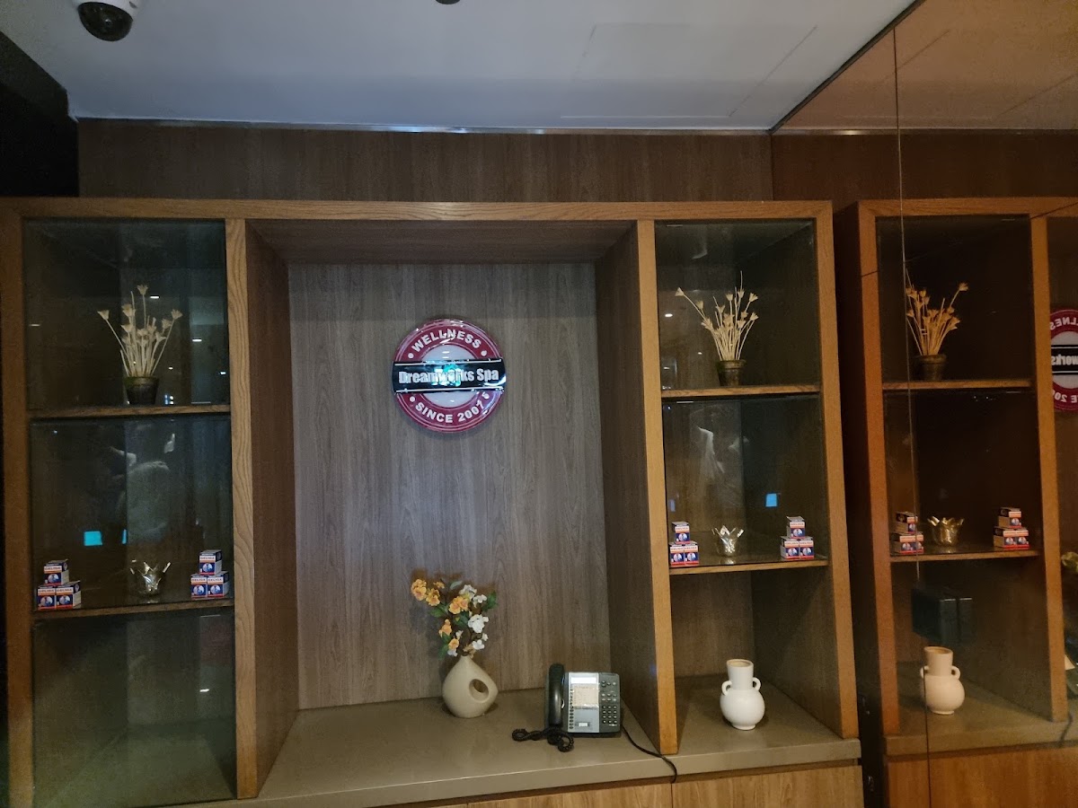 Dreamworks Spa | Aloft Hotel - City Centre Deira 4