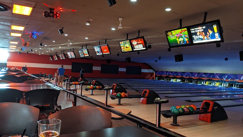 Bowlero Lyons — interior