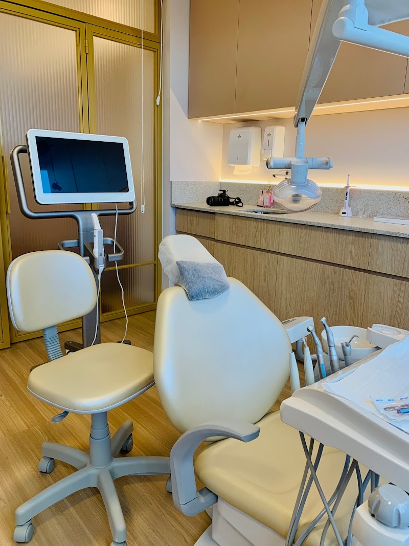 Dra Gabriela Adams | Invisalign e Facetas em Florianópolis - foto 2