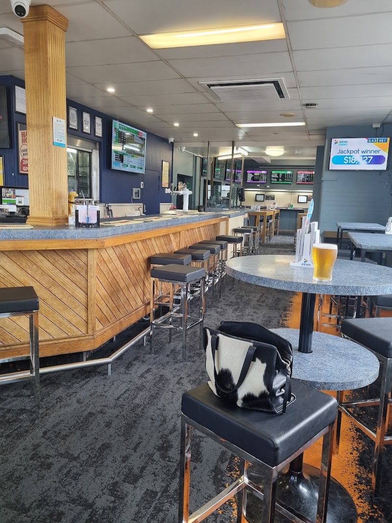 Falvey's Gowrie Road Hotel photo 5