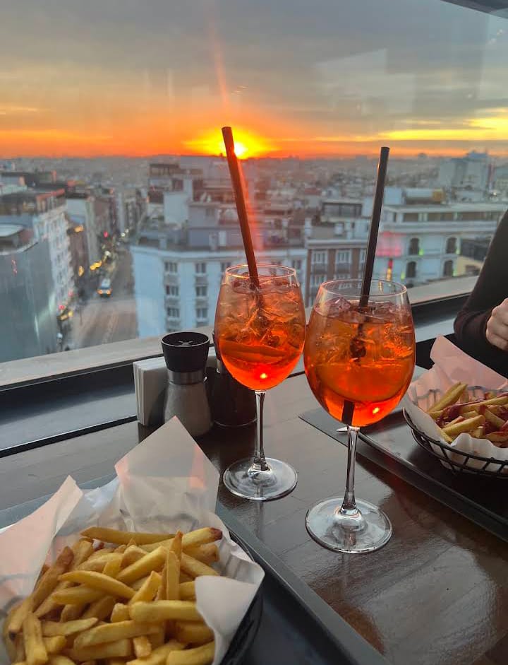 Bosphorus View Rooftop Bar mekanı