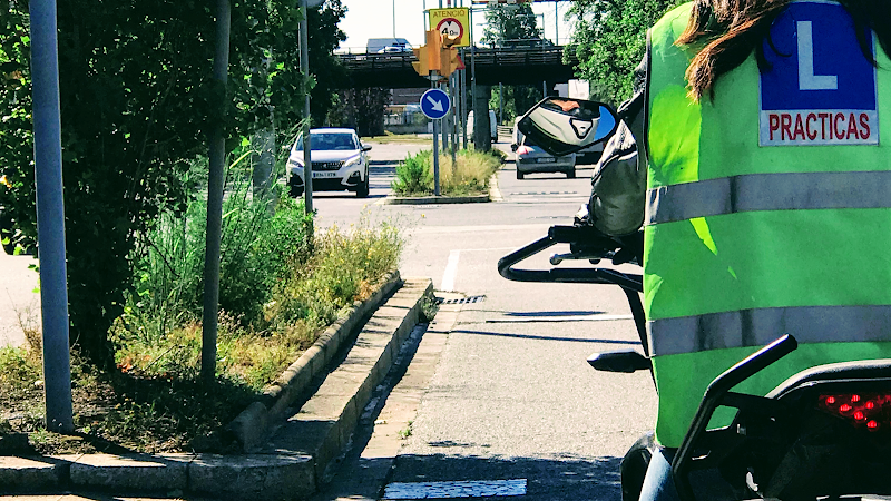 Driving is cool - Driving school