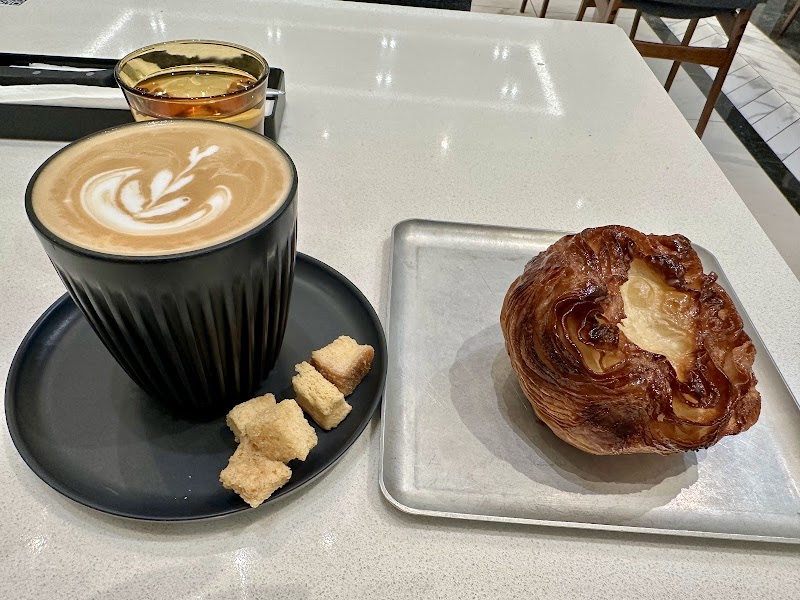 LA PETITE COLLINE & SHAN SHAN CAFE photo 4