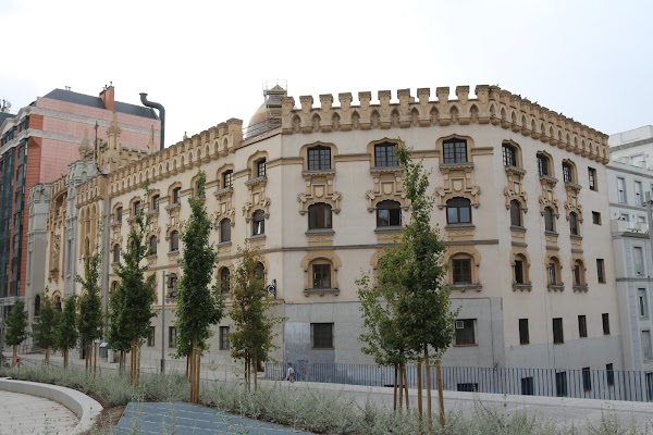 Residencia Residencia de Mayores Santa Teresa y José — C. de Irún, 1, Moncloa - Aravaca, 28008 Madrid, España