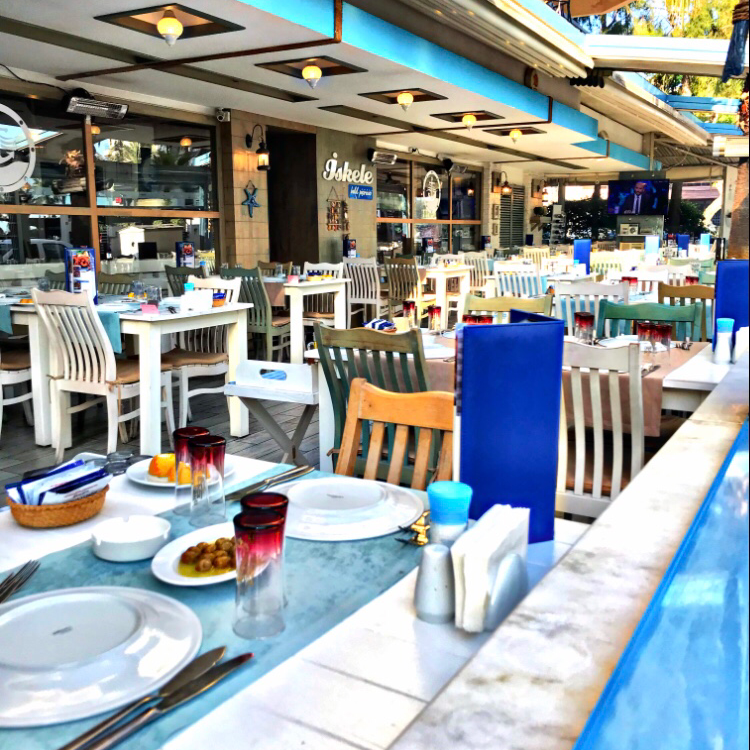 İskele Balık Pişiricisi Antalya Balık Restaurantı Lezzetli Deniz Ürünleri mekanı
