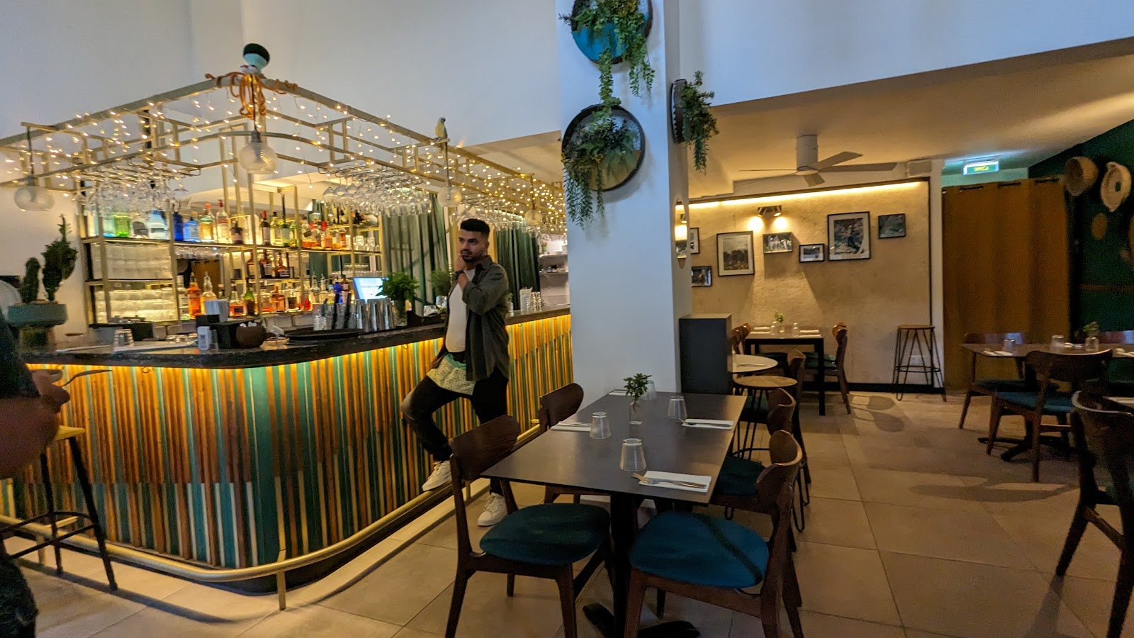 Topika Meze Bar mekanı