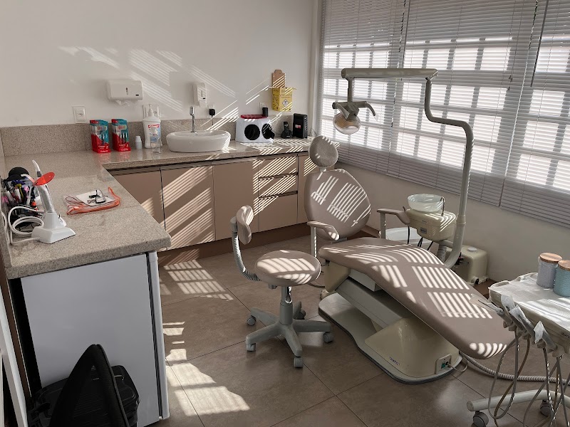 Dra Virgínia Carvalho Sanglard | Consultório dentista em Olaria | Nova Friburgo - foto 2