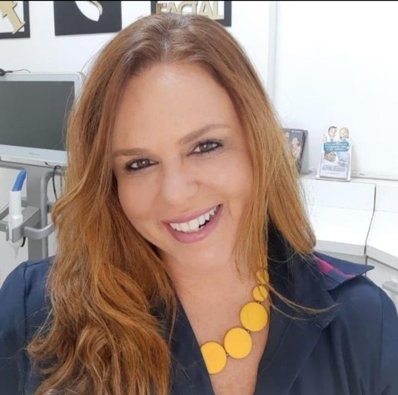 Dentista em Caxias - Dra. Karina França - Ortodontia e Harmonização Facial