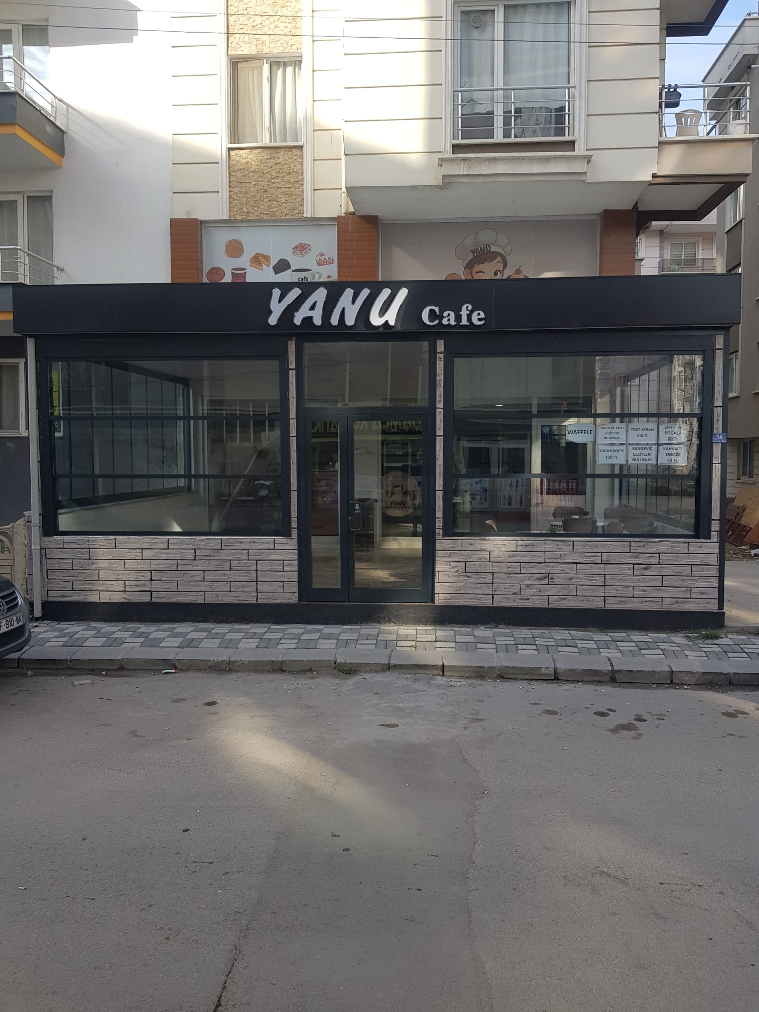 Yanu Cafe mekanı