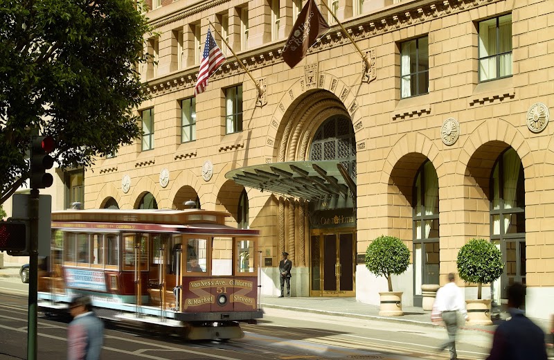 Central downtown access with nearby streetcar