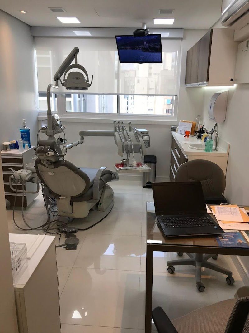 Dra. Julia Marangoni - Dentista no Itaim Bibi - Invisalign - foto 3