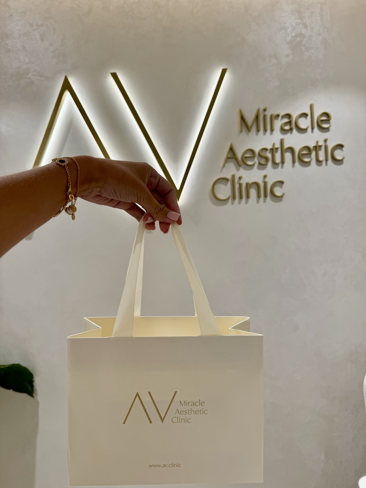 AV Miracle Aesthetic Clinic 5