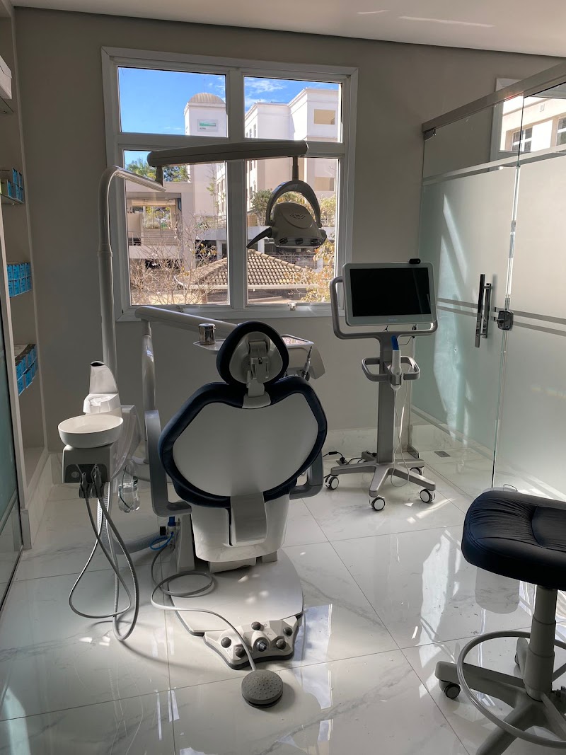 Dra. Roberta Justi - Odontologia- Ortodontista e Ortopedista Funcional dos Maxilares.CROSP 42279 - foto 3