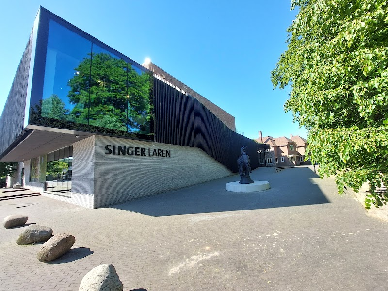 Singer Laren