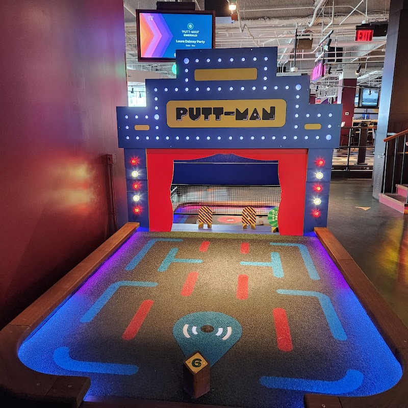 Puttshack - Houston — interior