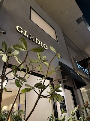 GLĀDIO CAFÉ