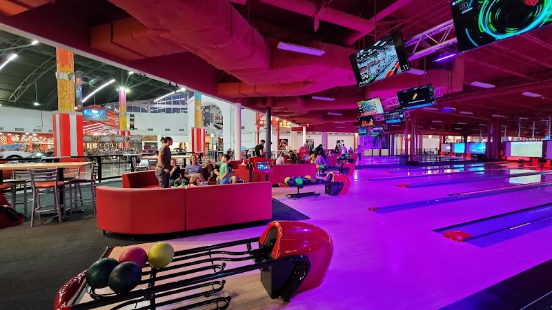 Bowling Orlando at Dezerland Park Orlando — Bowling Alley in Orlando